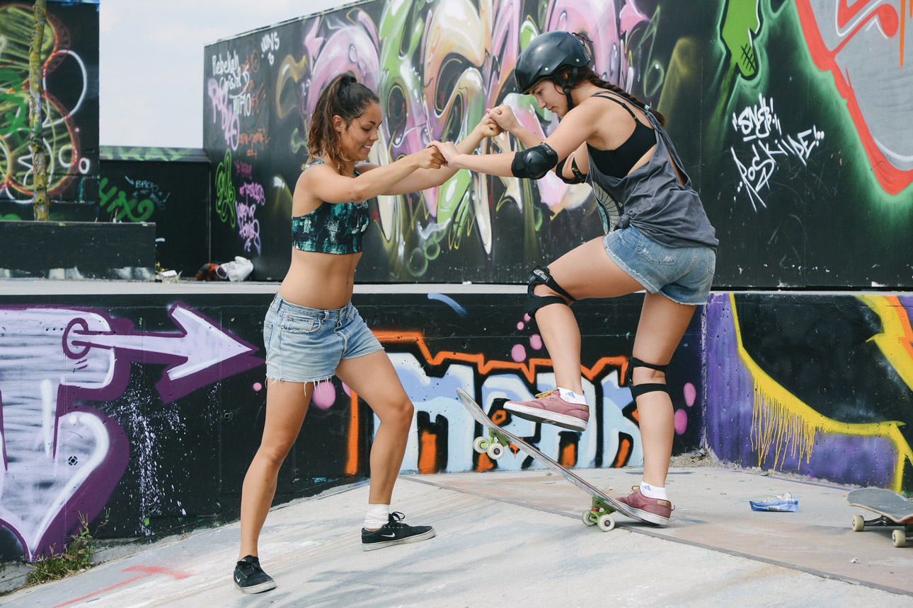 Helping the beginners at the Copenhagen Girls Skate Camp